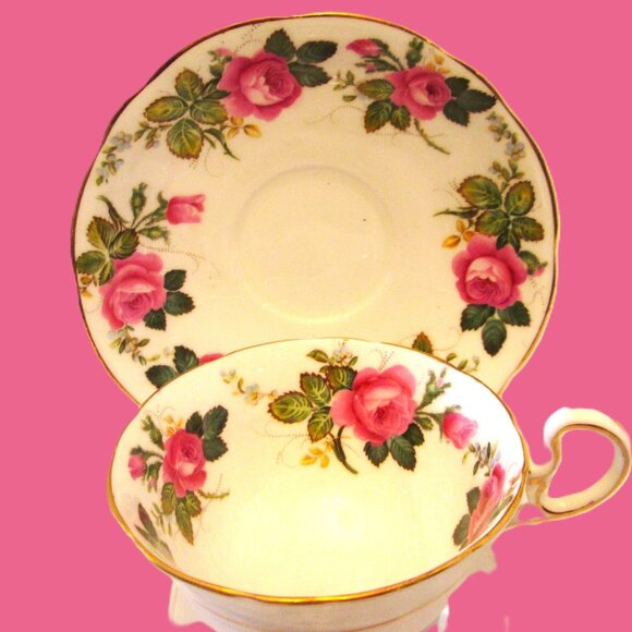 Vtg Aynsley teacup & saucer bone china with a wreath of pink of roses England - Picture 4 of 9